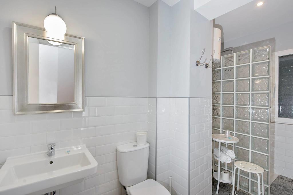 Large Single Room,775708867:JPEG
